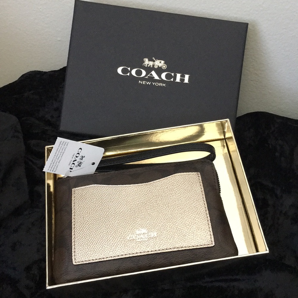 Coach Signature C Corner Zip Wristlet (NWT)